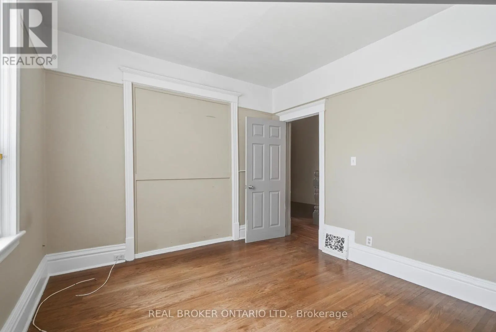 418 MAIN STREET W
