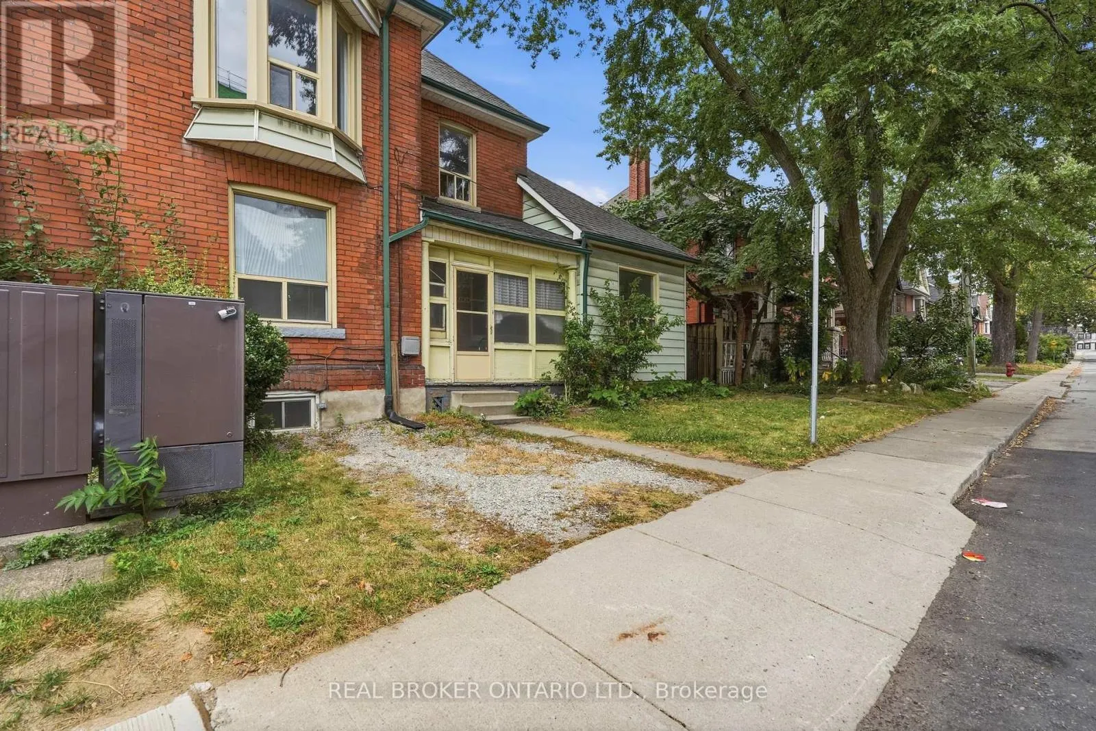 418 MAIN STREET W