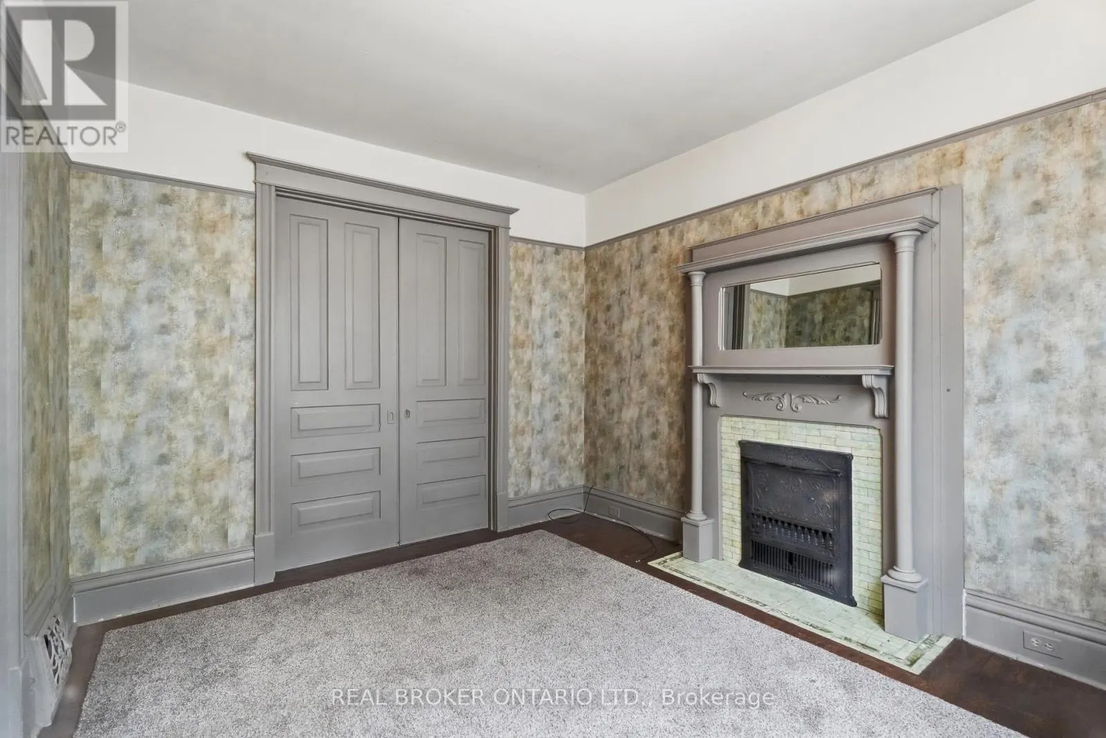 418 MAIN STREET W