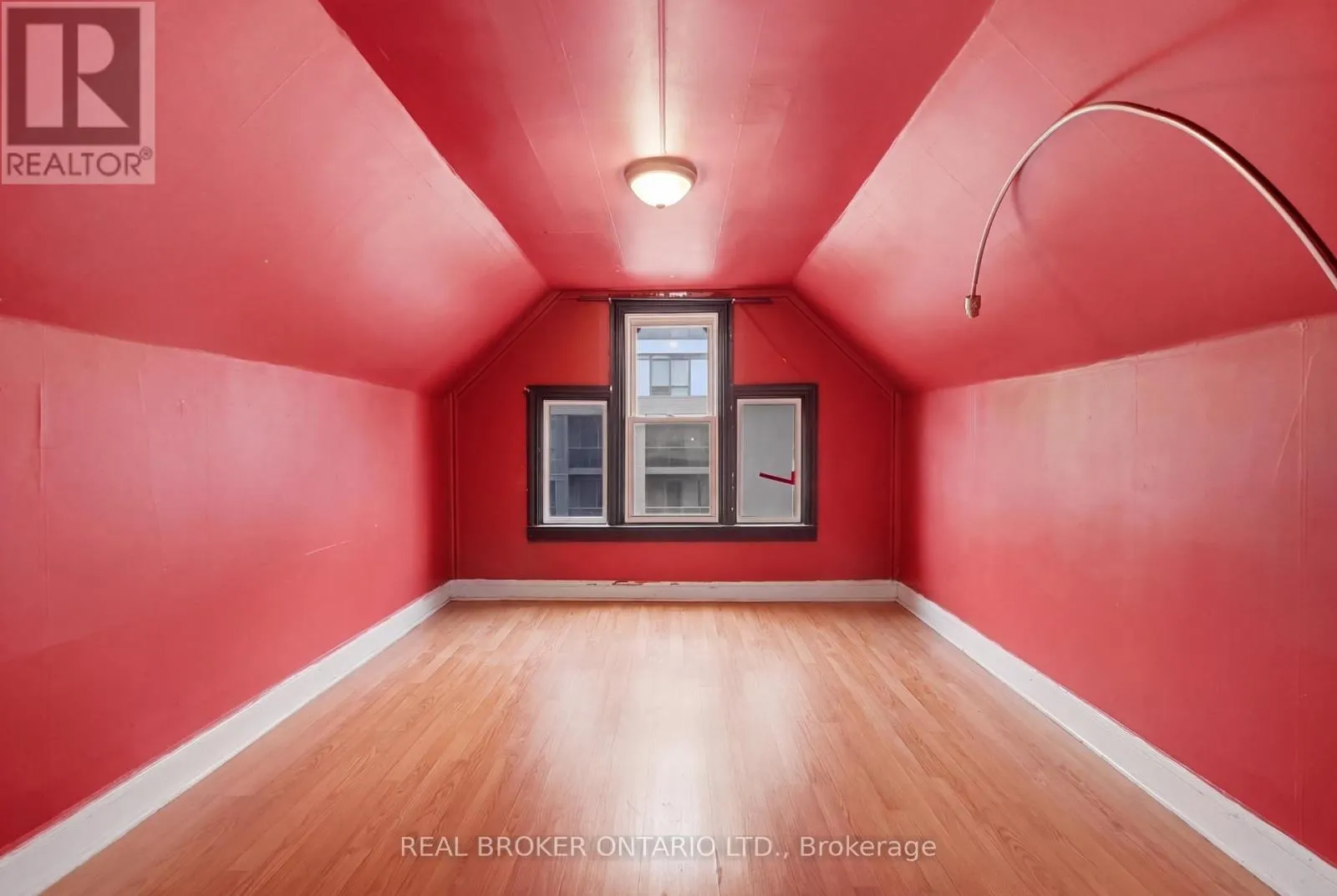 418 MAIN STREET W