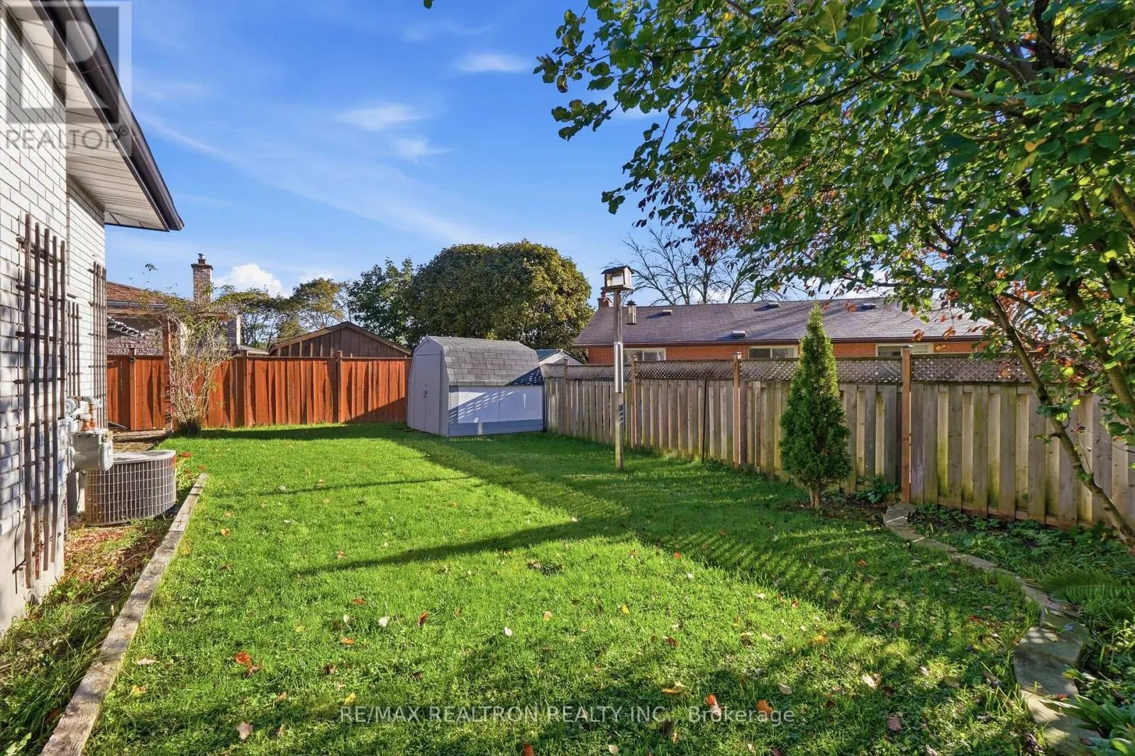65 MCILWRAITH CRESCENT