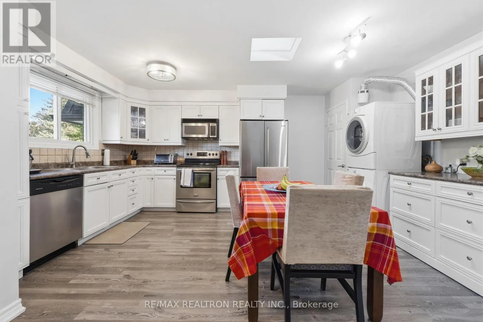 65 MCILWRAITH CRESCENT