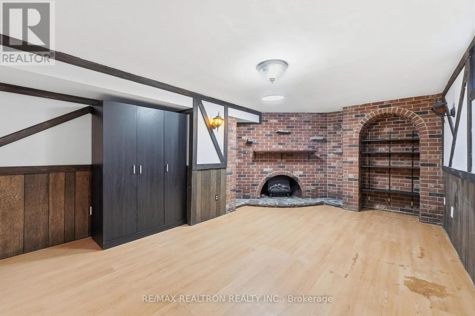 65 MCILWRAITH CRESCENT