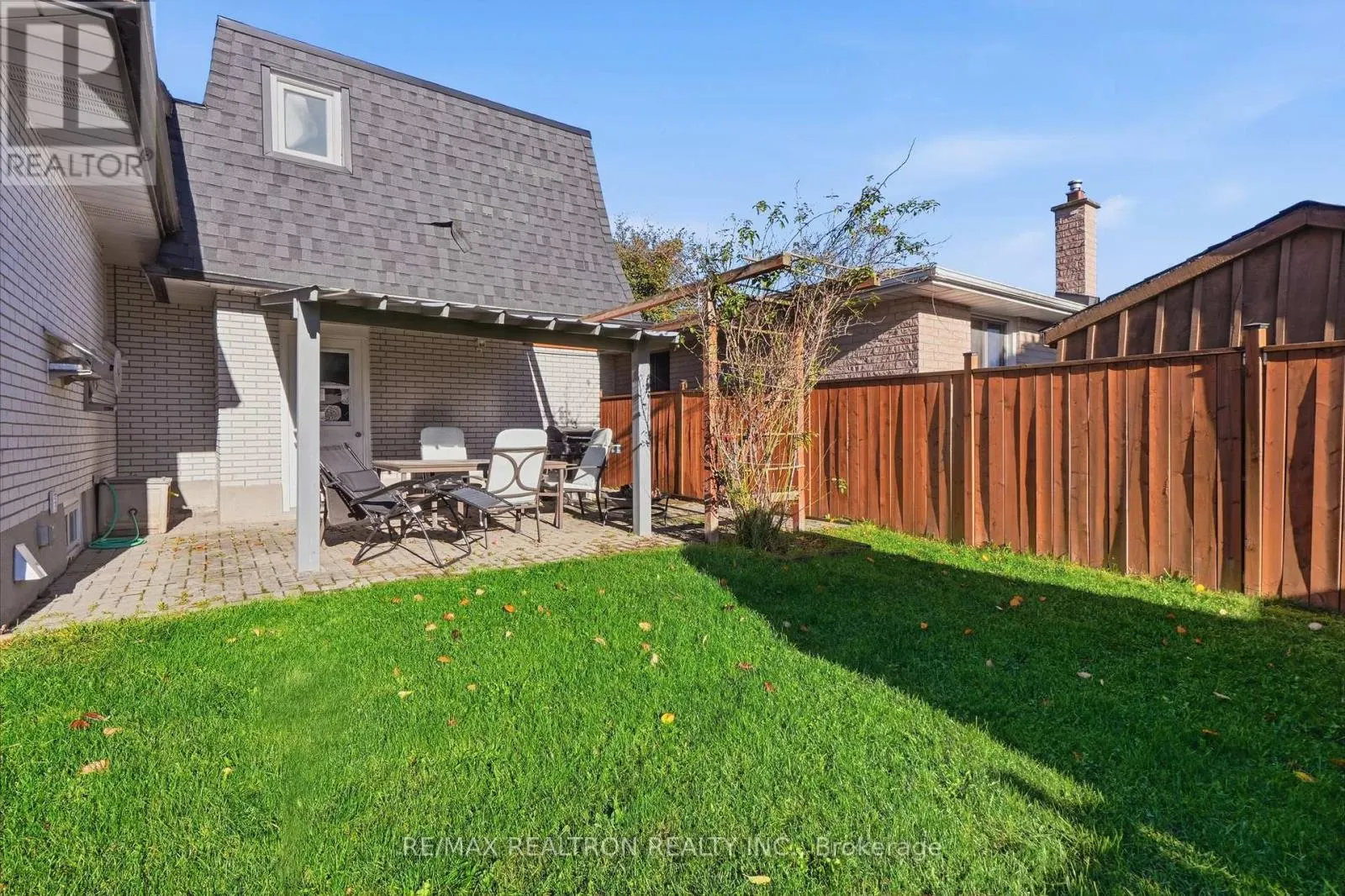 65 MCILWRAITH CRESCENT