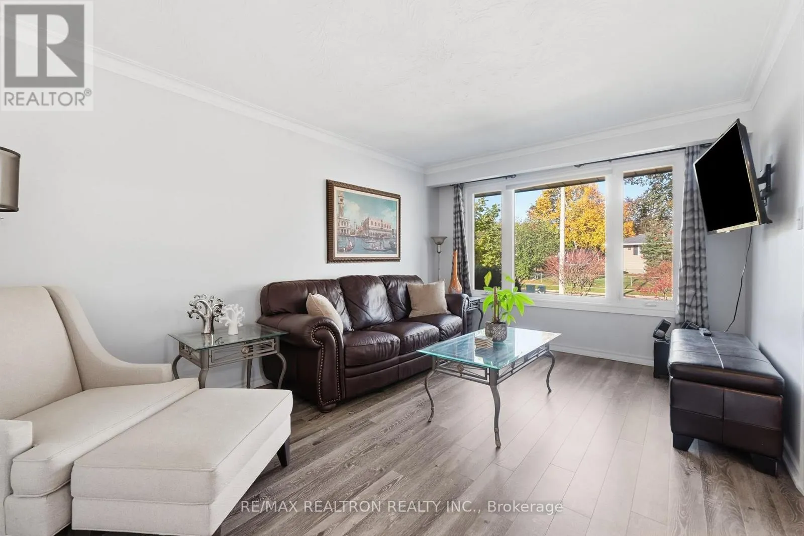 65 MCILWRAITH CRESCENT