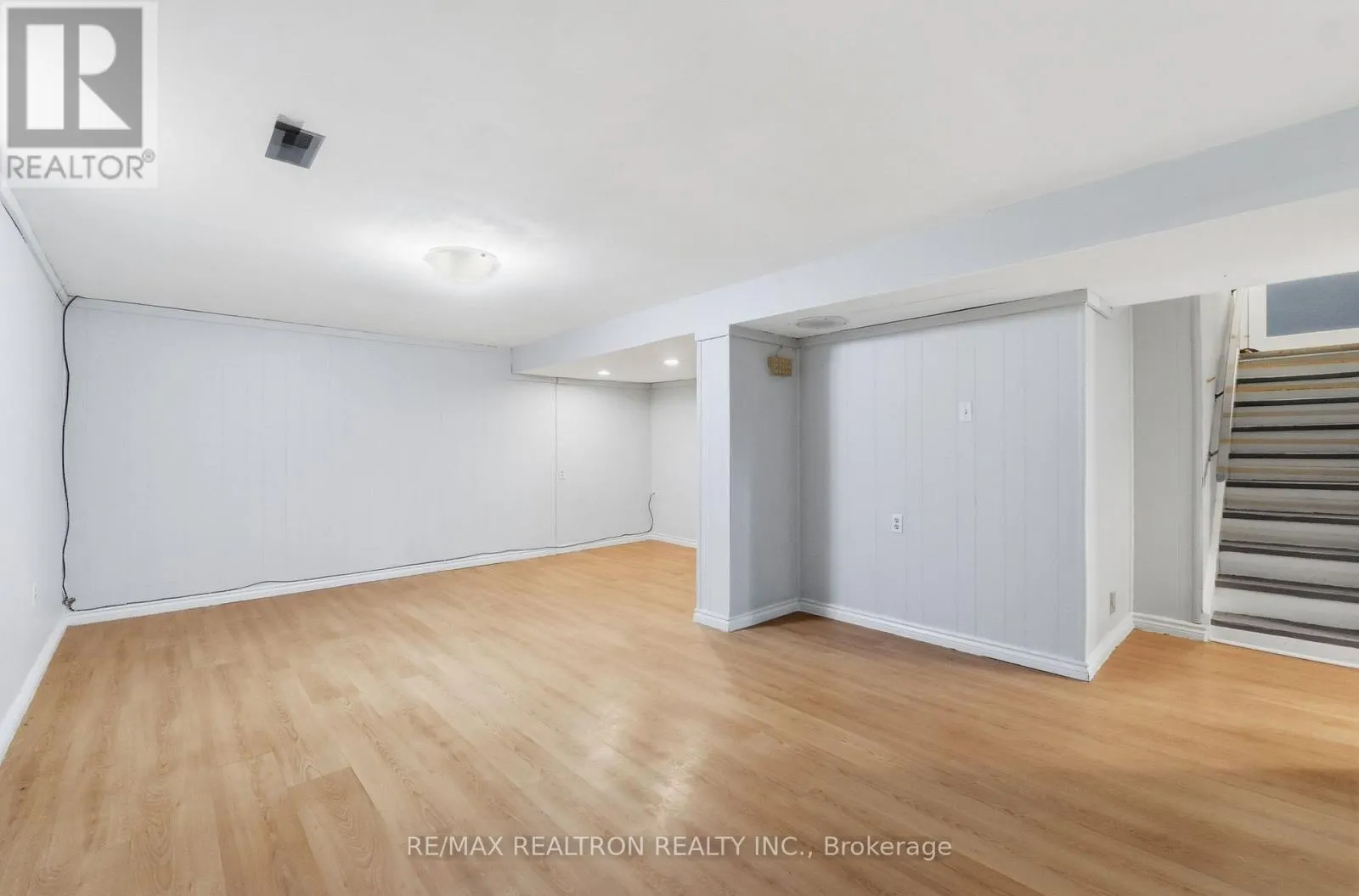 65 MCILWRAITH CRESCENT