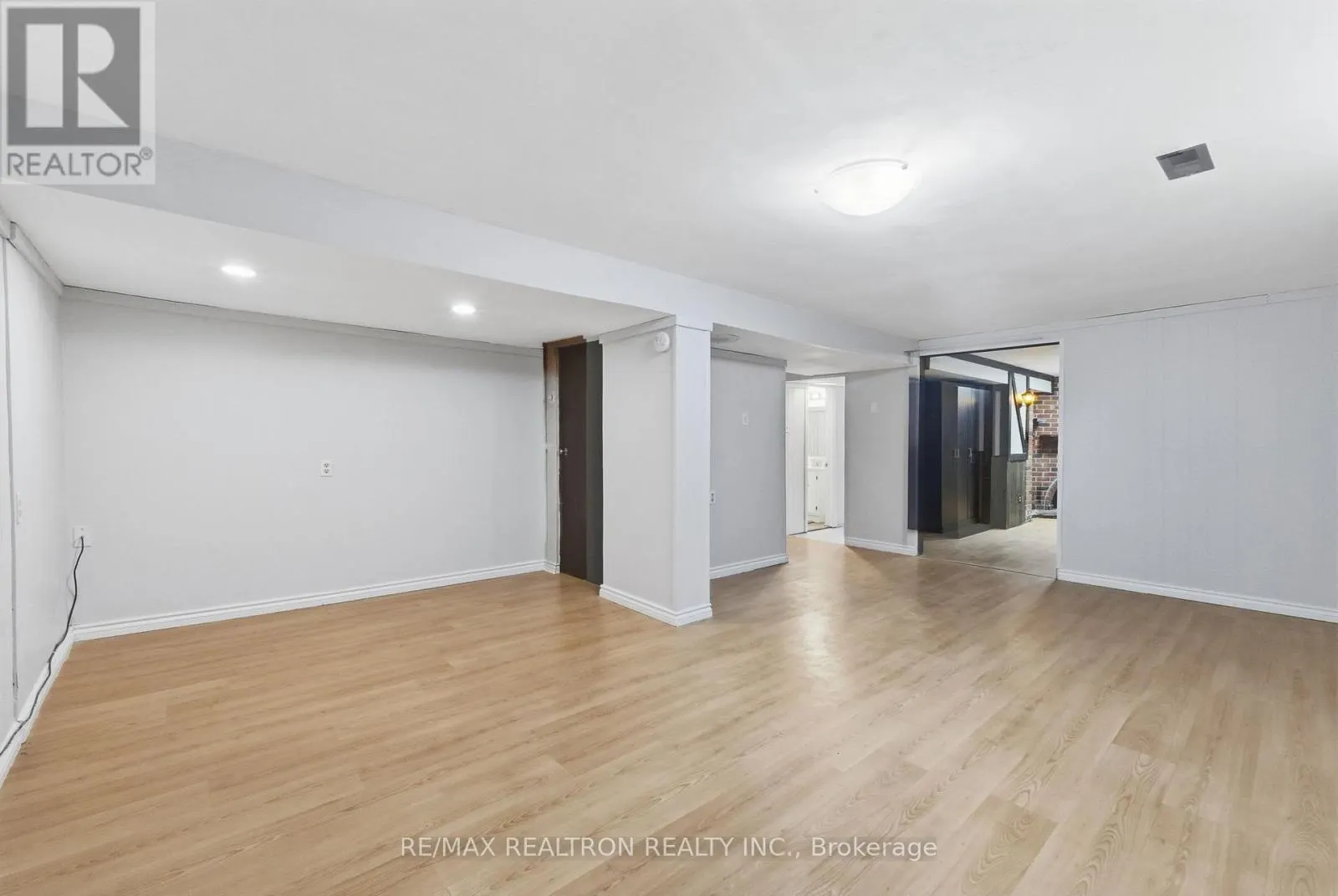 65 MCILWRAITH CRESCENT