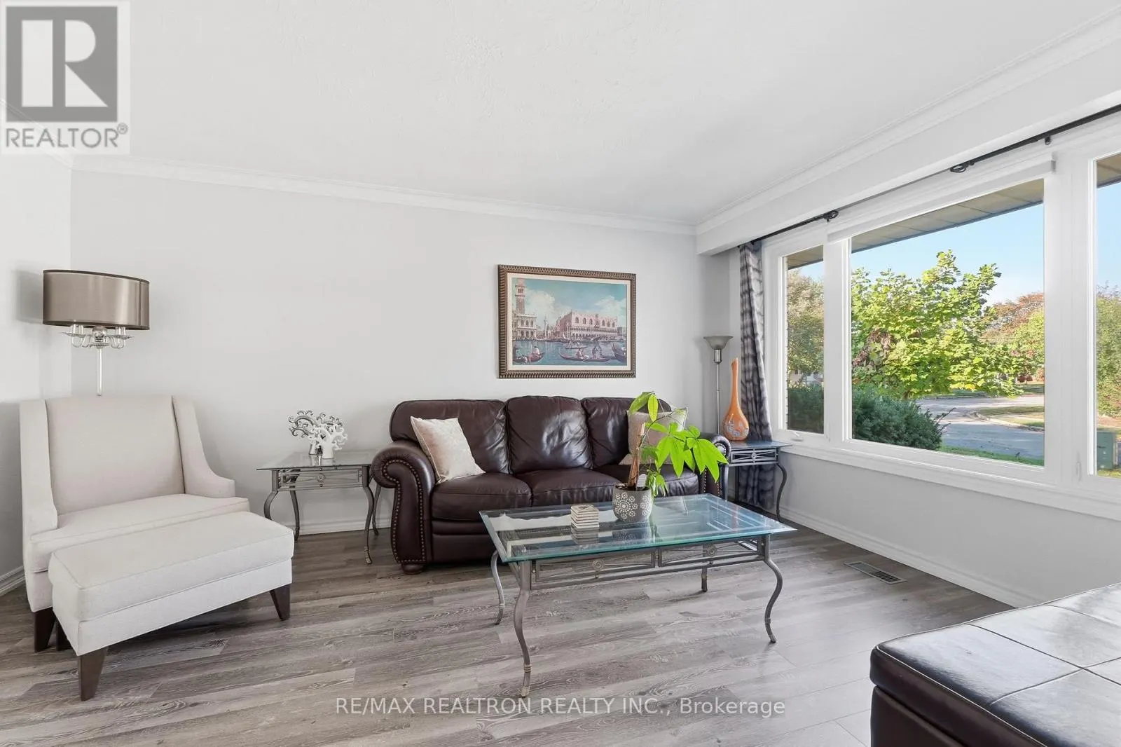 65 MCILWRAITH CRESCENT
