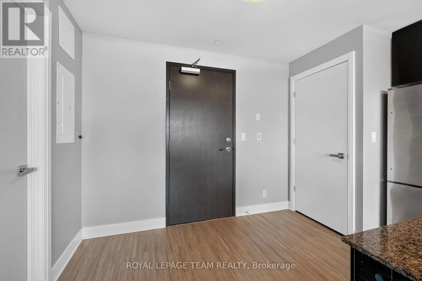 1102 - 118 HOLMWOOD AVENUE