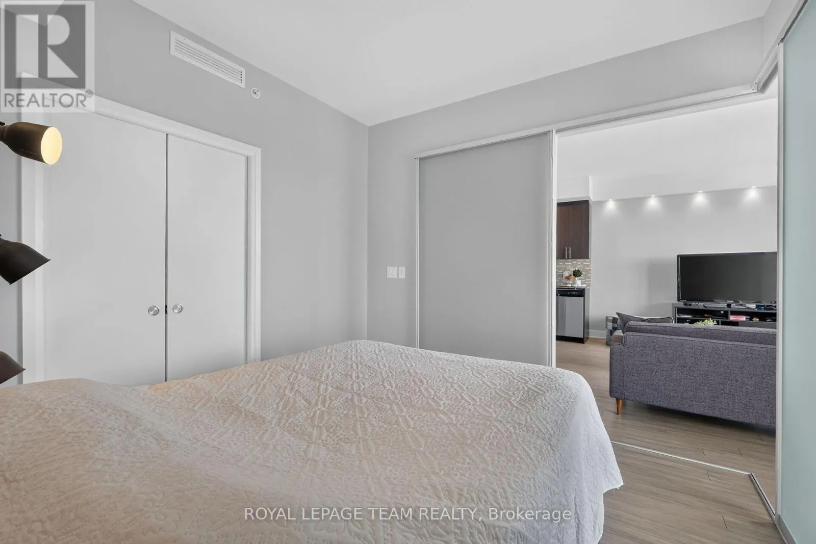 1102 - 118 HOLMWOOD AVENUE