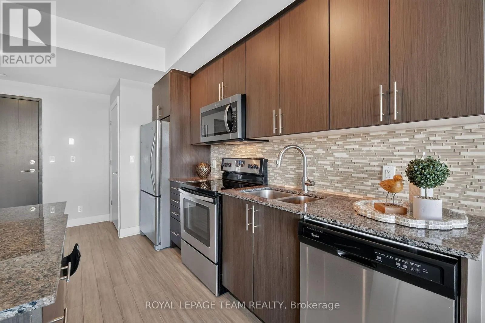 1102 - 118 HOLMWOOD AVENUE