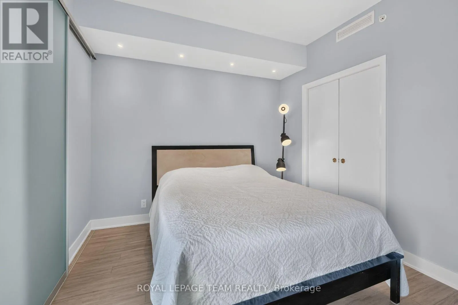 1102 - 118 HOLMWOOD AVENUE
