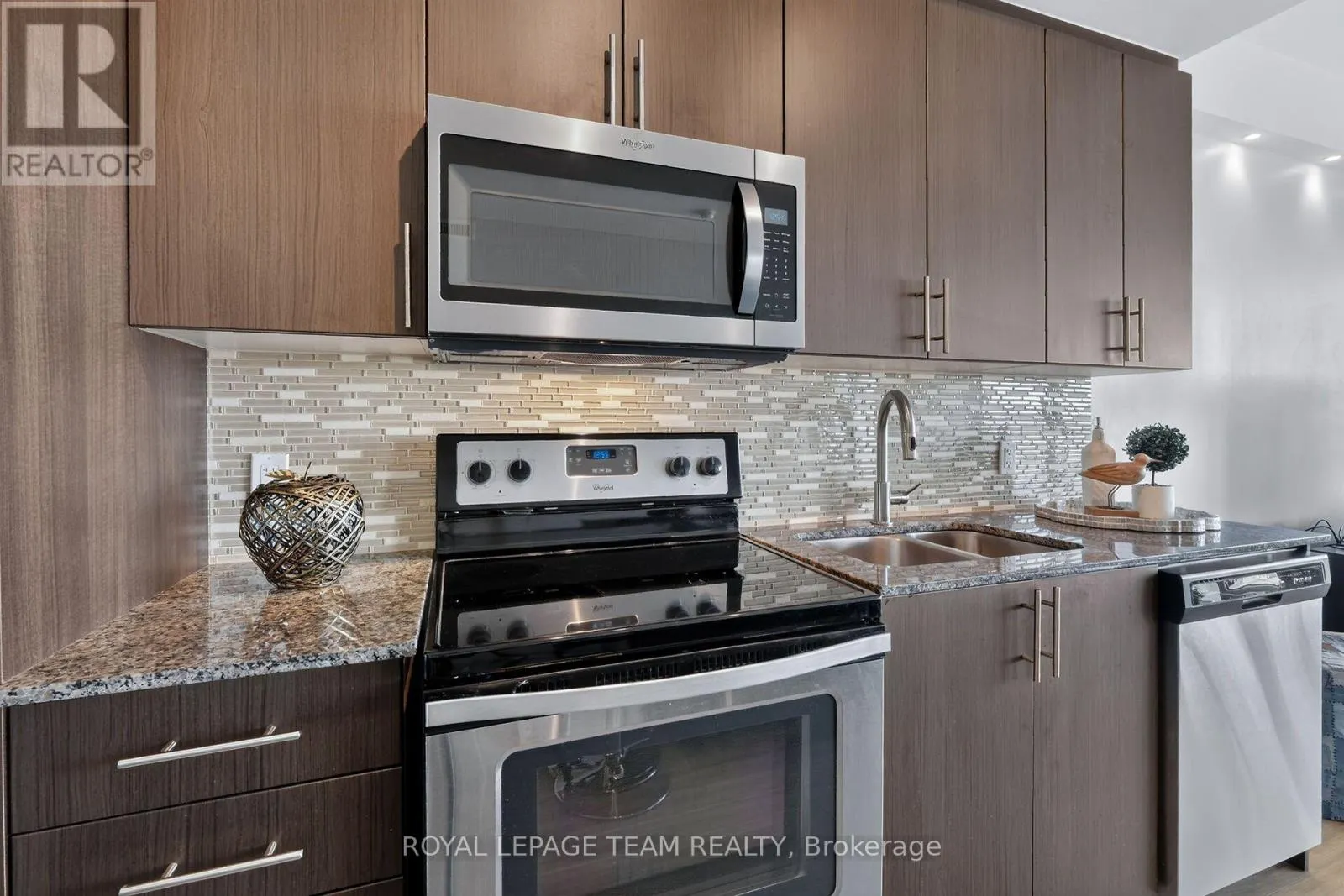 1102 - 118 HOLMWOOD AVENUE