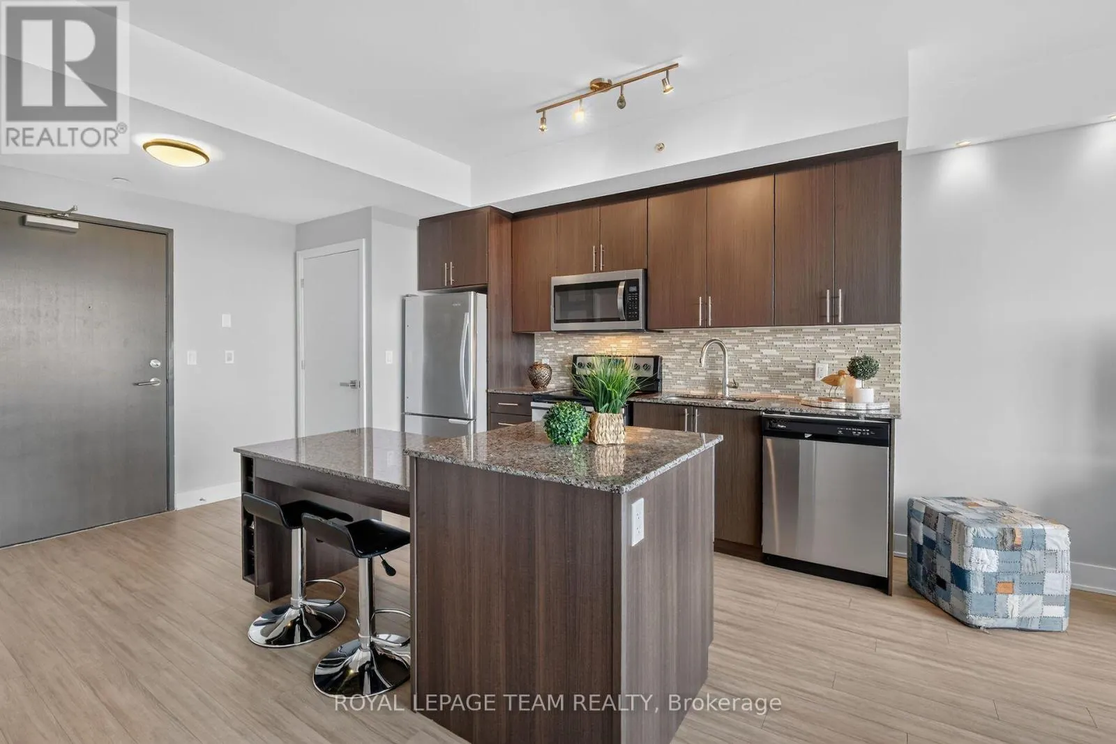 1102 - 118 HOLMWOOD AVENUE