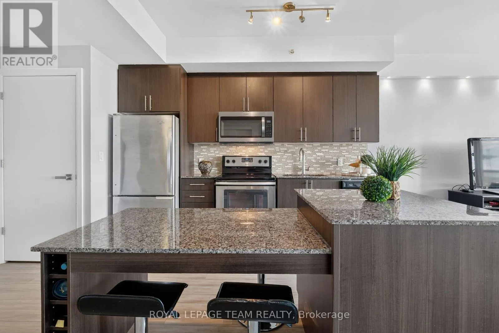 1102 - 118 HOLMWOOD AVENUE