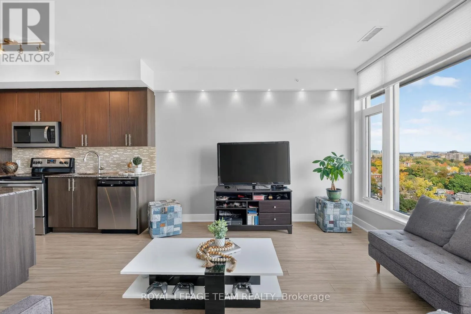 1102 - 118 HOLMWOOD AVENUE