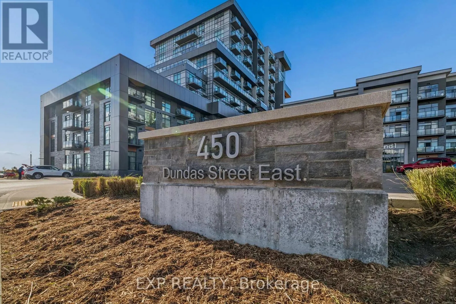 1005 - 450 DUNDAS STREET E