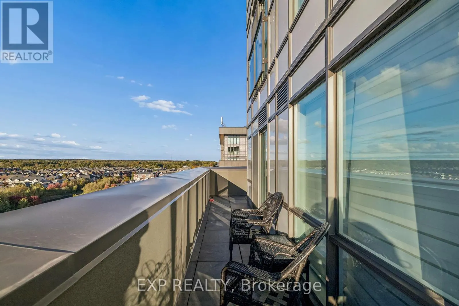 1005 - 450 DUNDAS STREET E