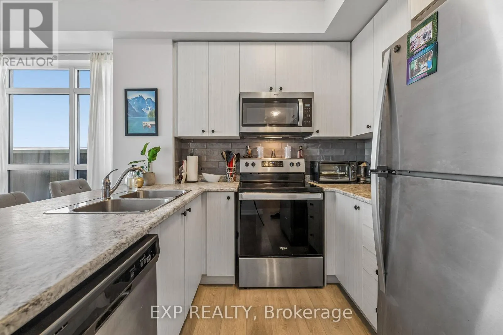 1005 - 450 DUNDAS STREET E