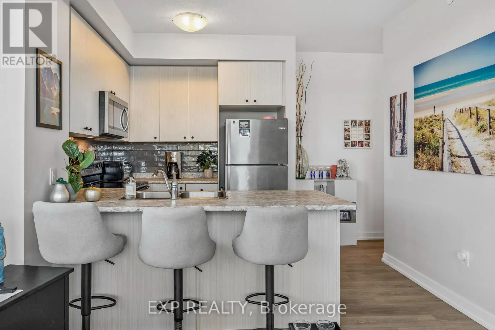1005 - 450 DUNDAS STREET E