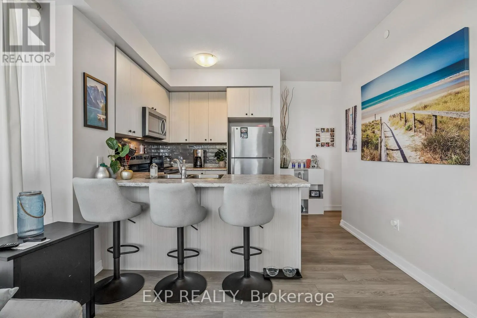 1005 - 450 DUNDAS STREET E