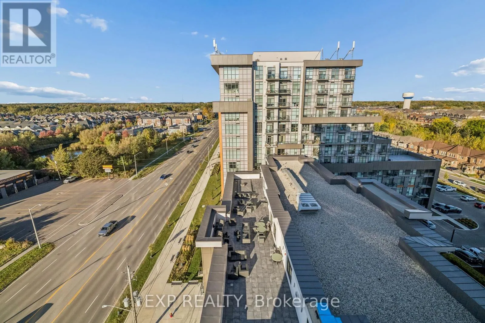 1005 - 450 DUNDAS STREET E