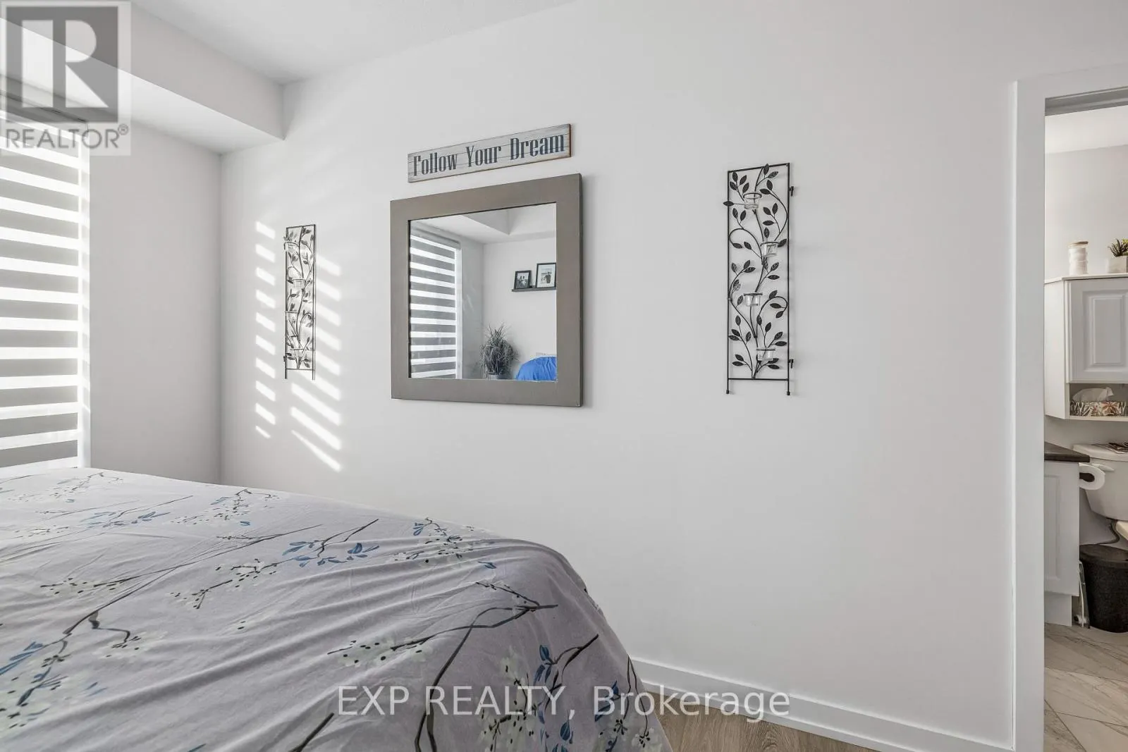 1005 - 450 DUNDAS STREET E