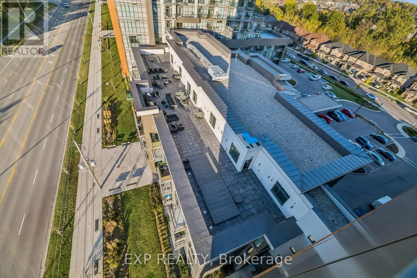 1005 - 450 DUNDAS STREET E