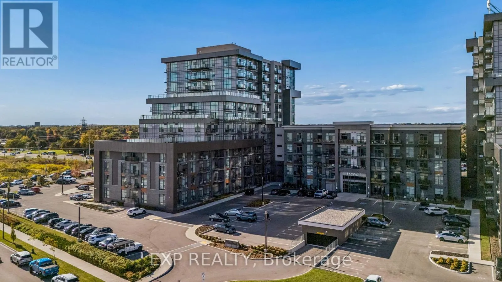 1005 - 450 DUNDAS STREET E