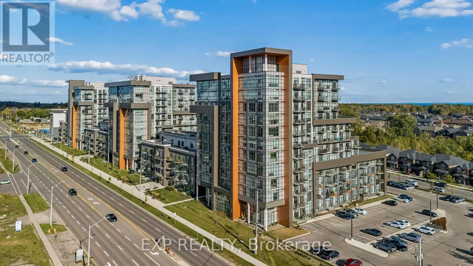1005 - 450 DUNDAS STREET E