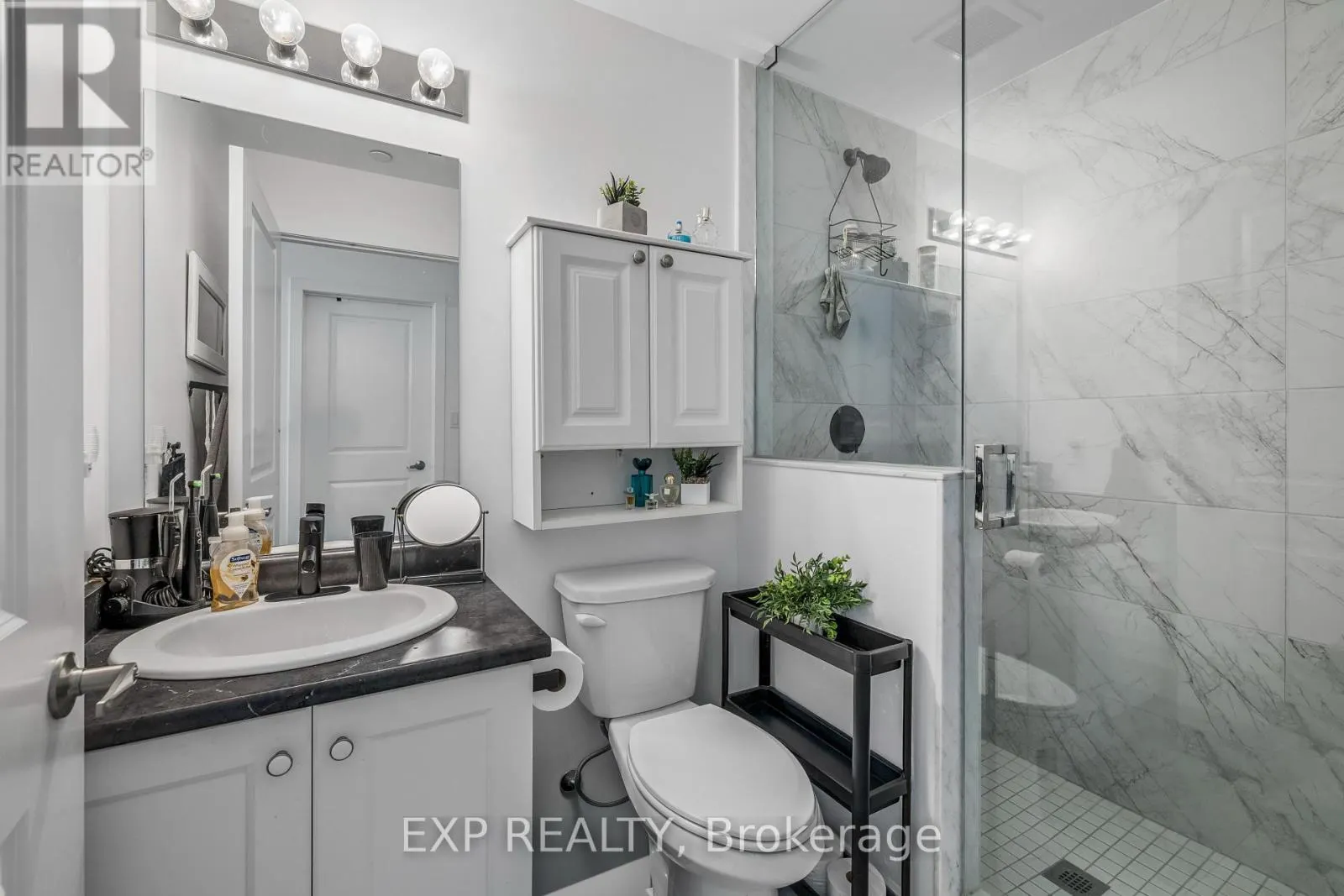 1005 - 450 DUNDAS STREET E
