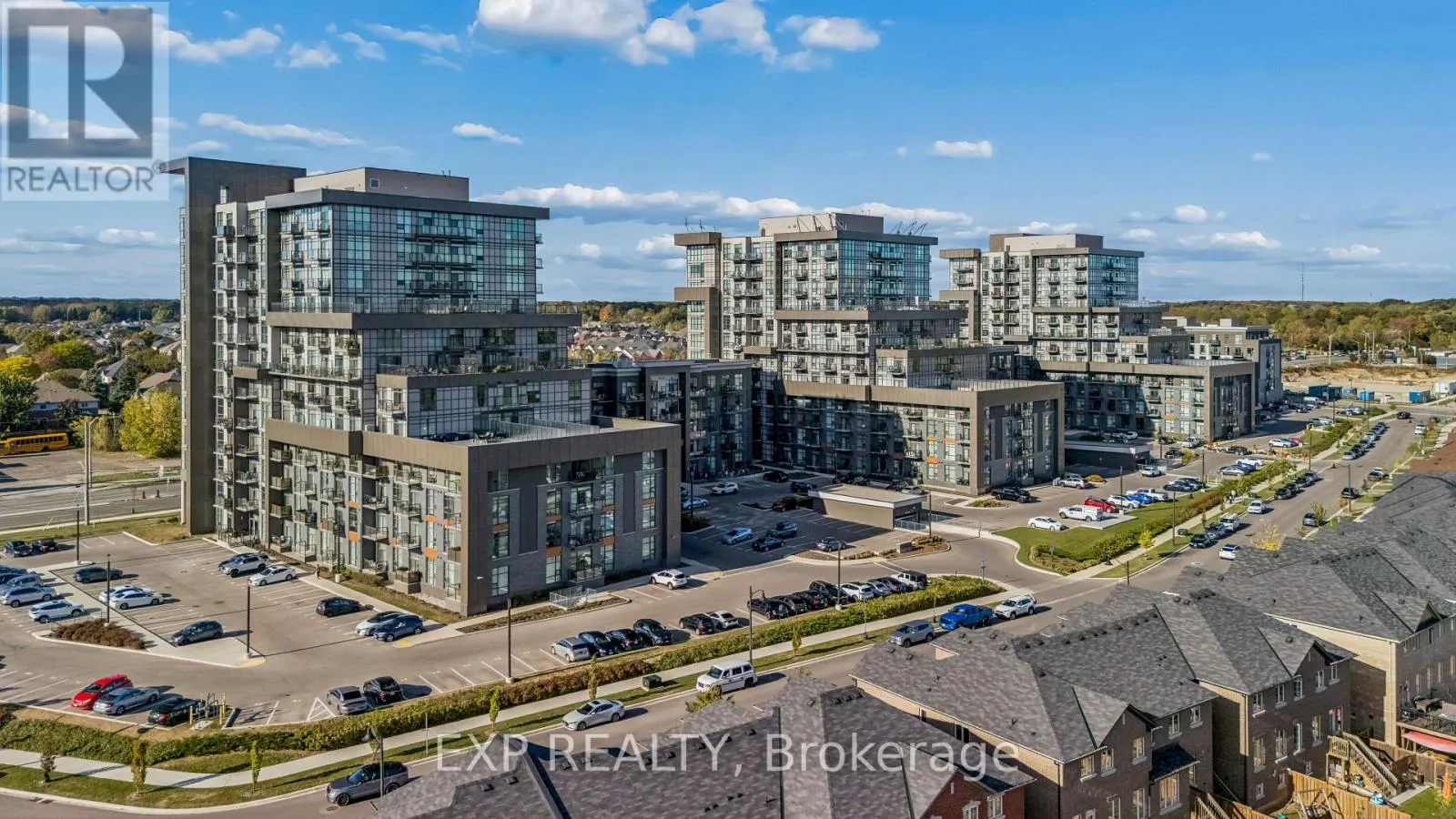 1005 - 450 DUNDAS STREET E