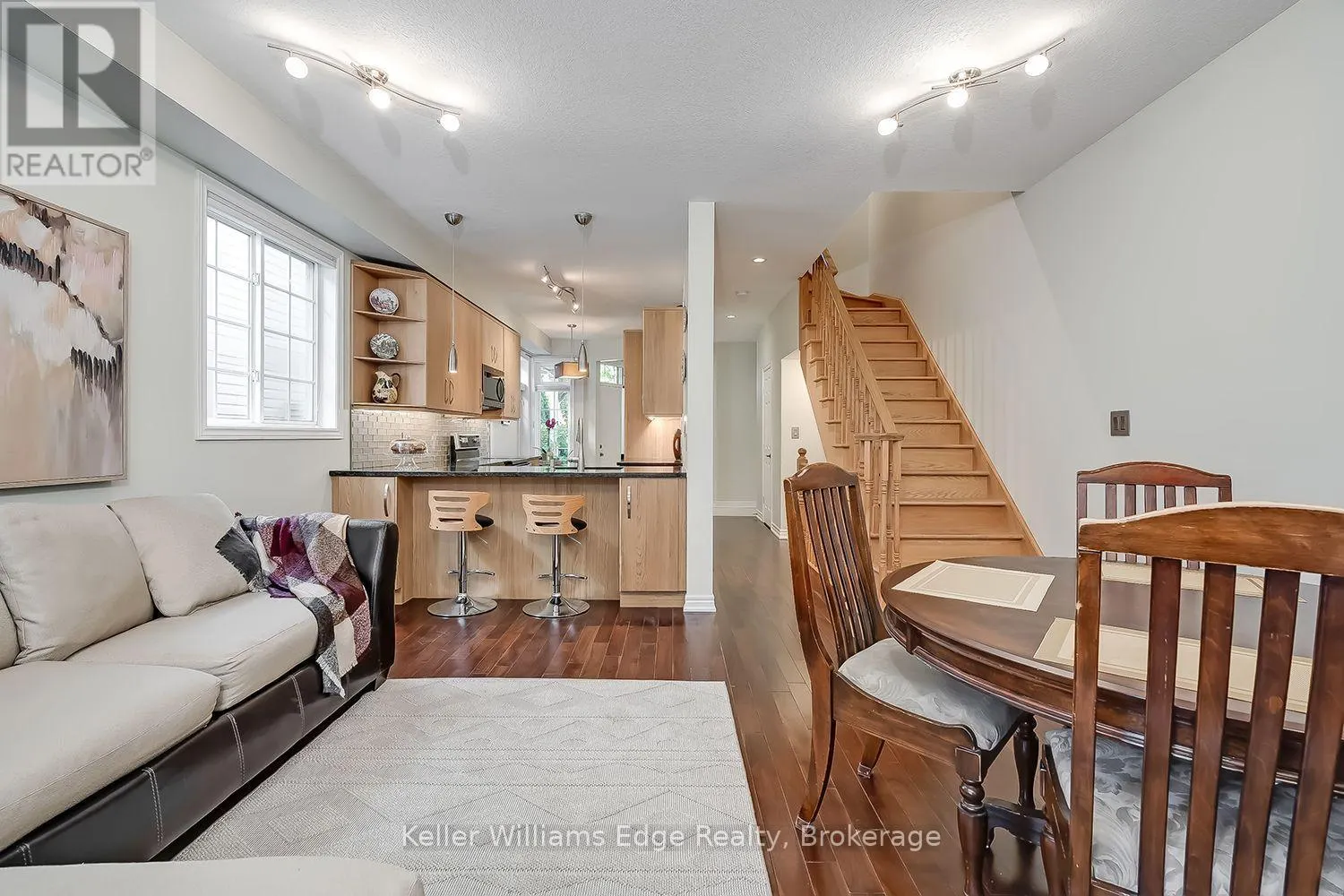 46 SUNNYCROFT COURT W