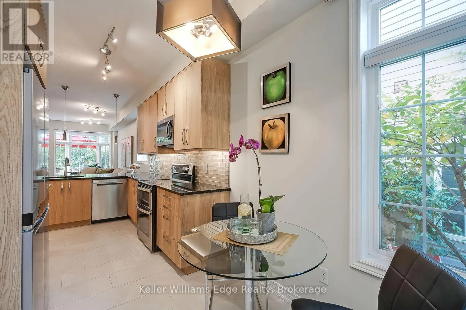 46 SUNNYCROFT COURT W