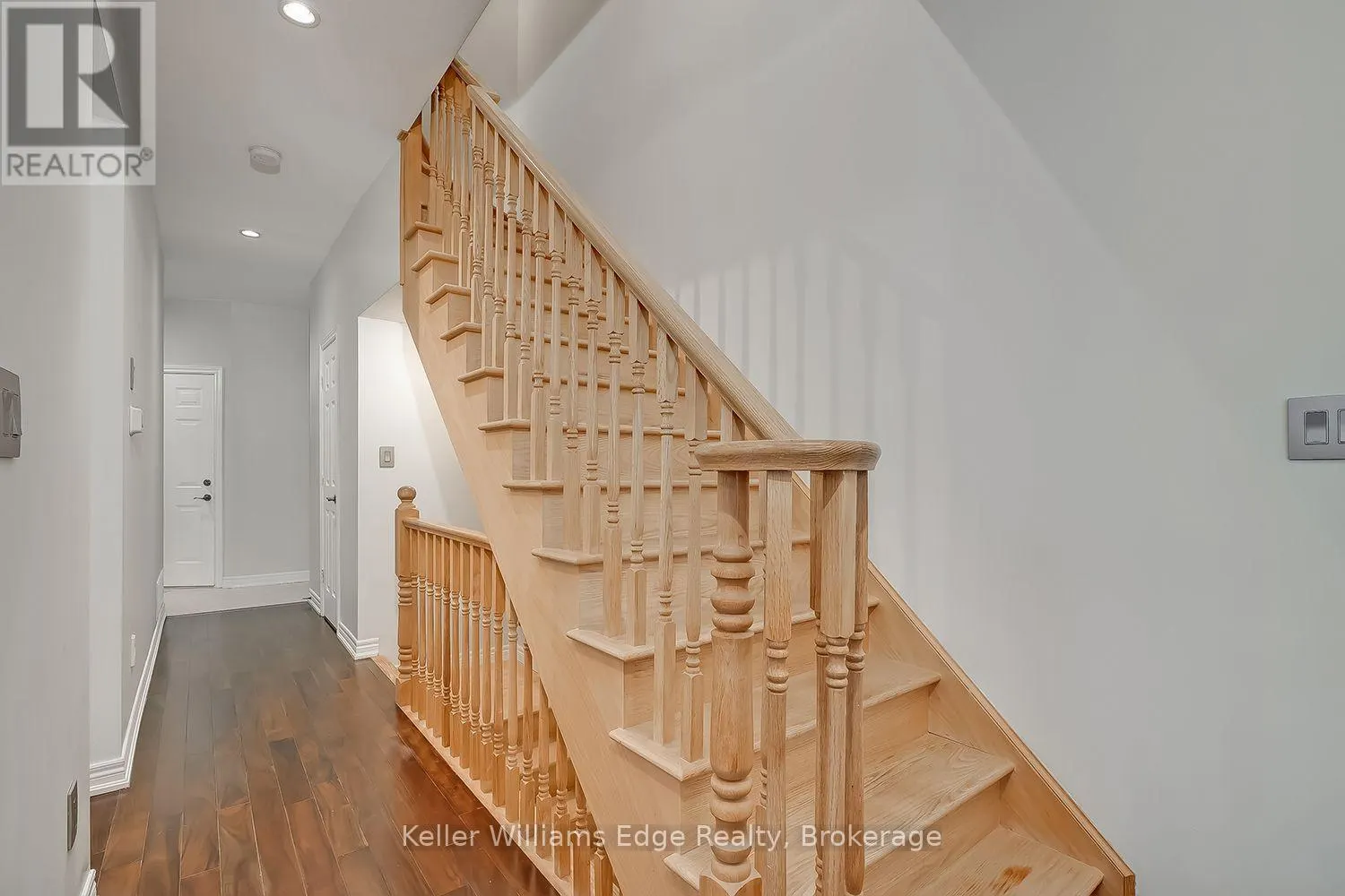 46 SUNNYCROFT COURT W