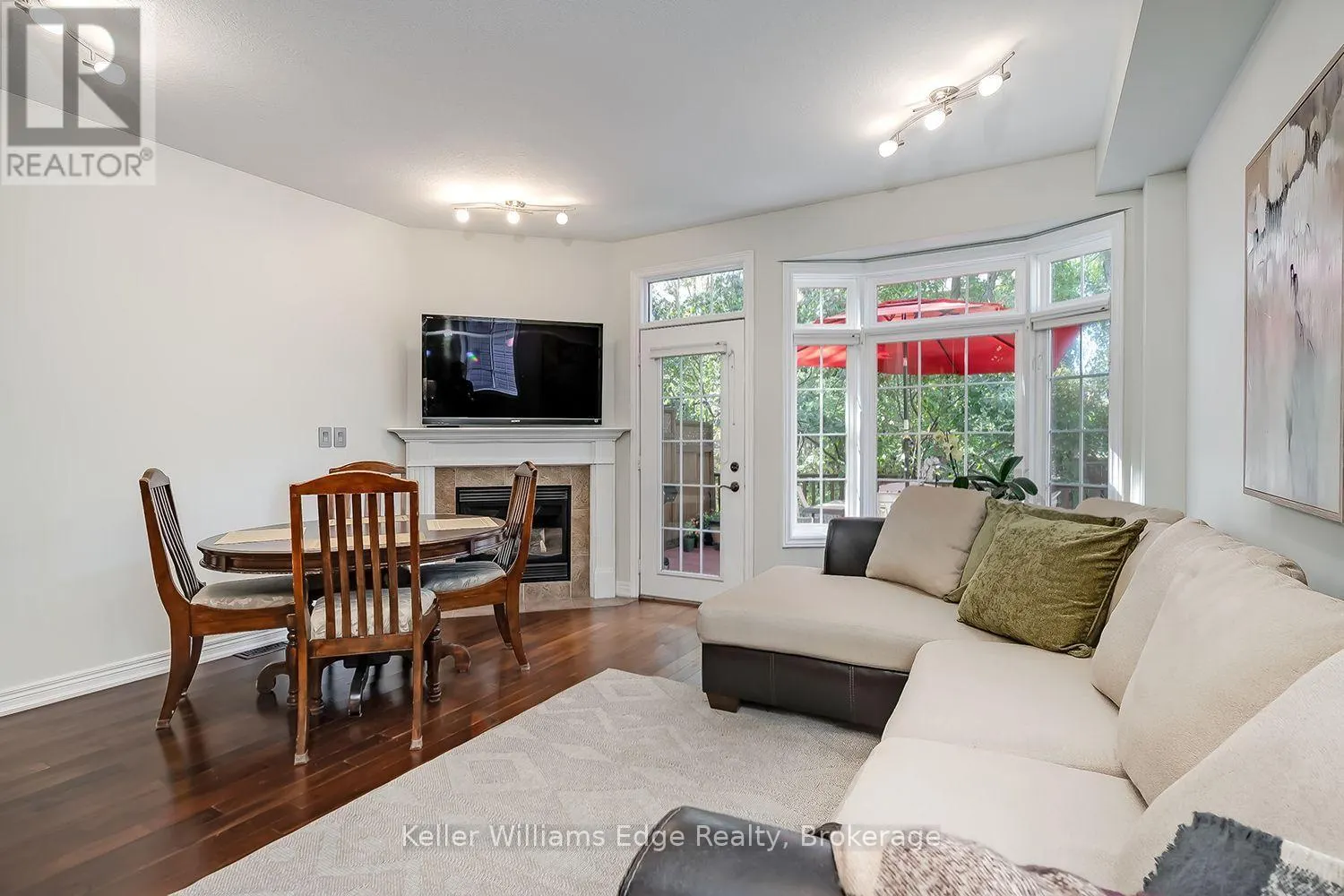 46 SUNNYCROFT COURT W