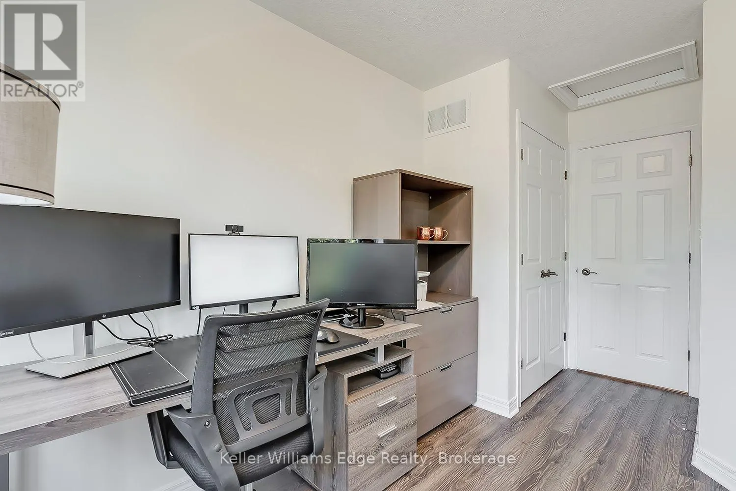 46 SUNNYCROFT COURT W