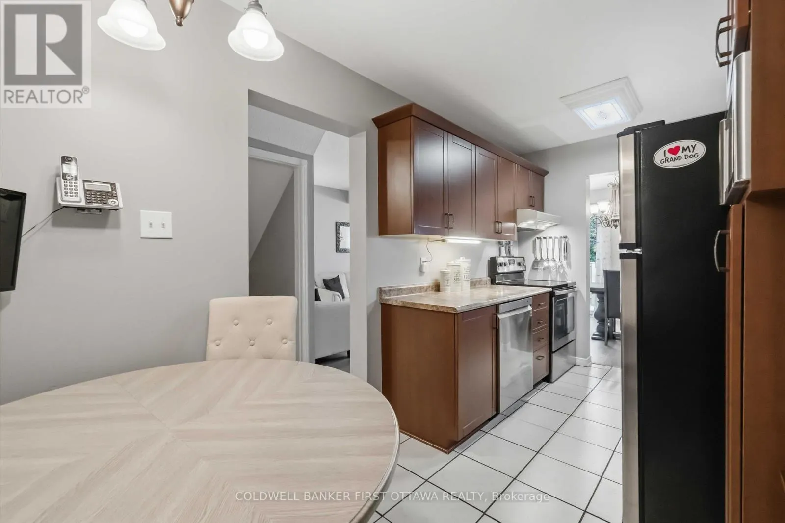 593 CANOTIA PLACE