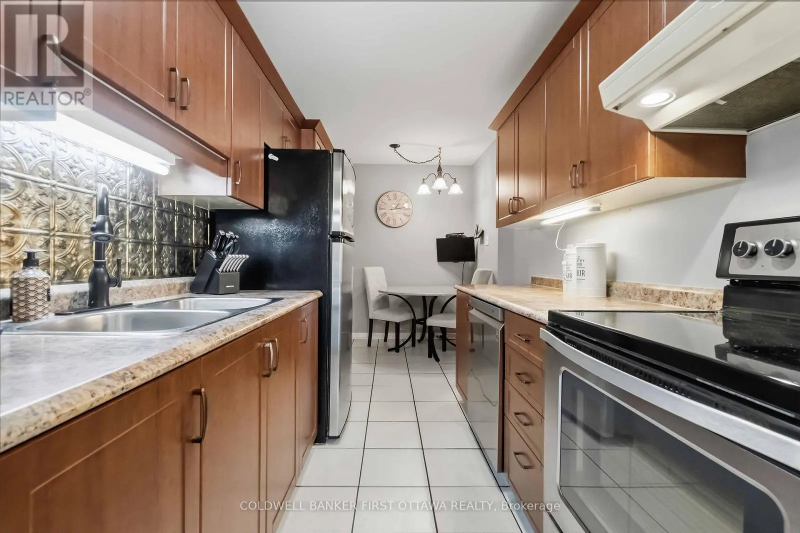 593 CANOTIA PLACE
