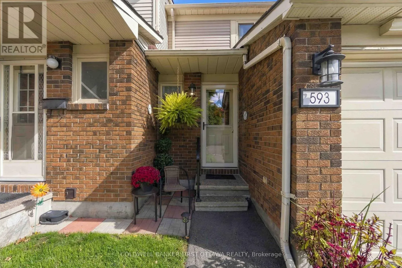593 CANOTIA PLACE
