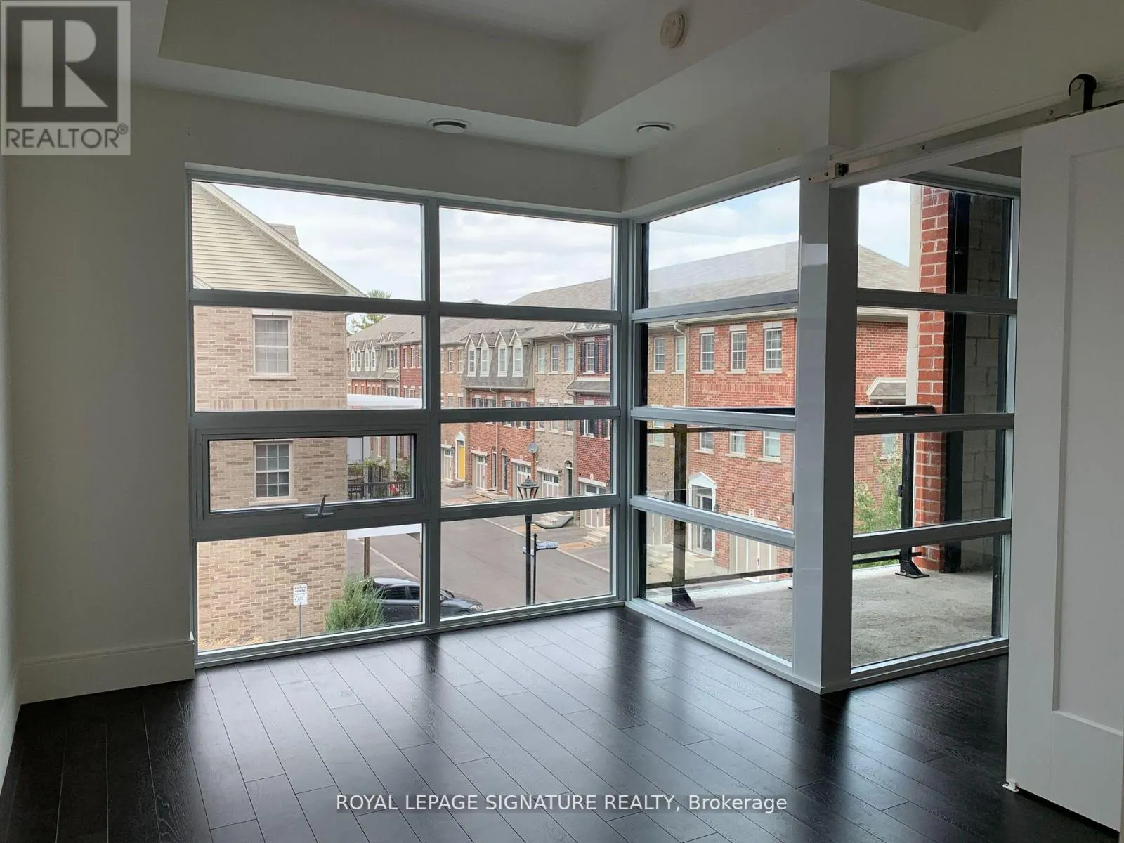 307 - 15 PRINCE ALBERT BOULEVARD