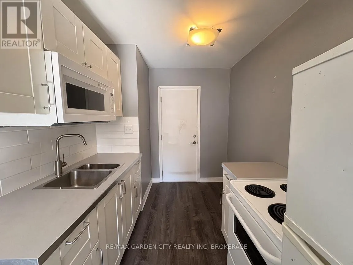 6 - 1419 PELHAM STREET #6