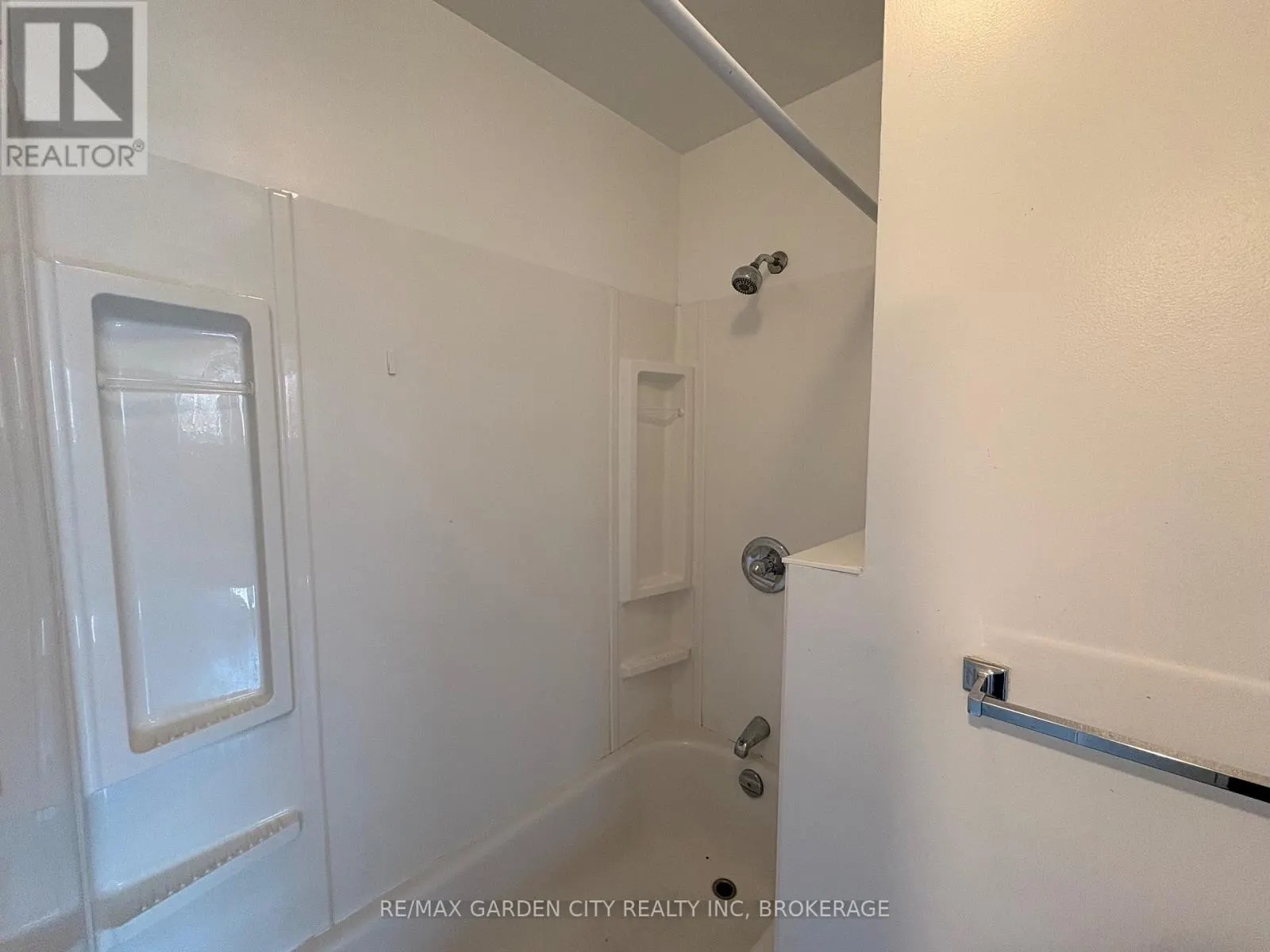 6 - 1419 PELHAM STREET #6