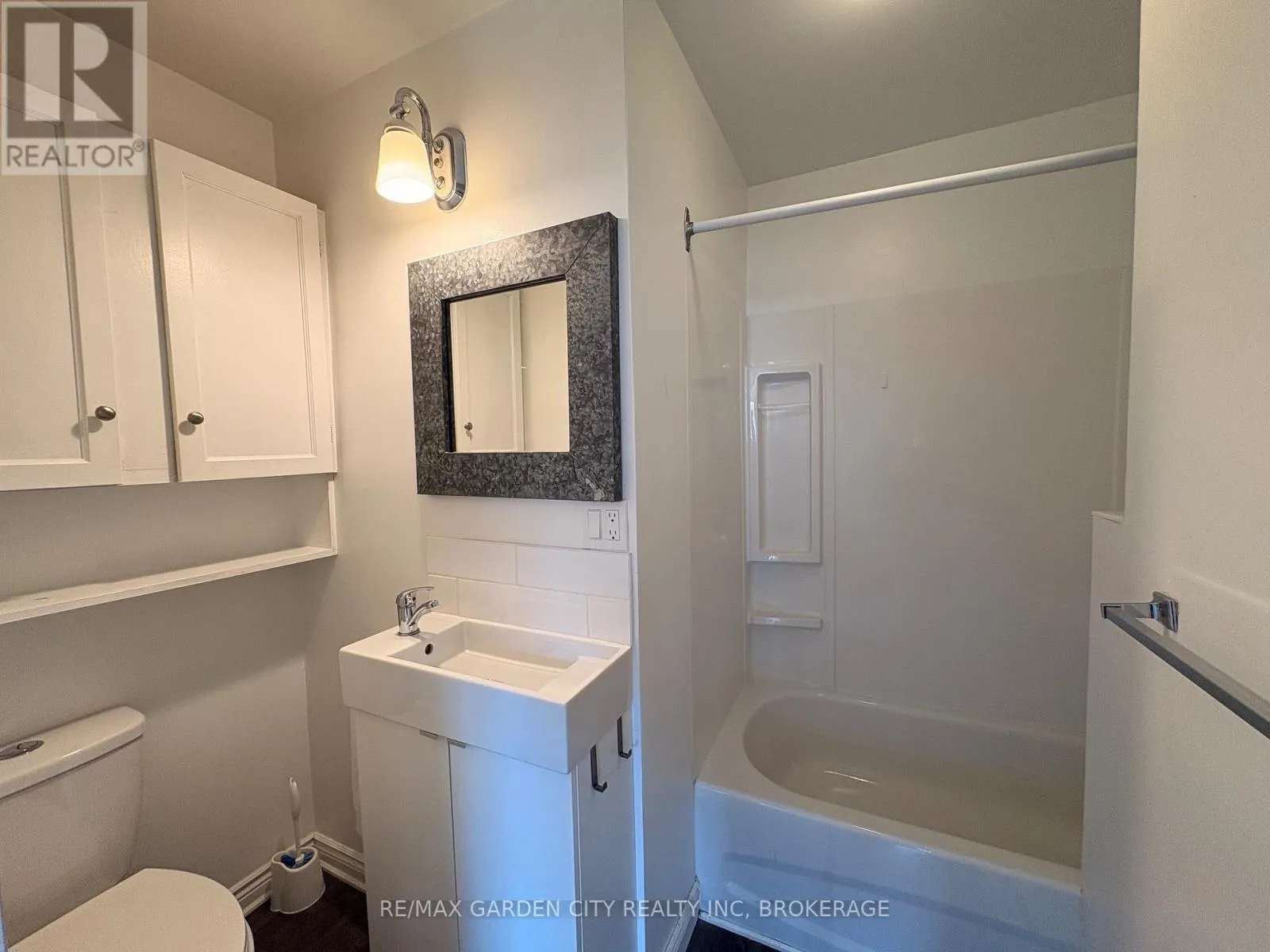 6 - 1419 PELHAM STREET #6