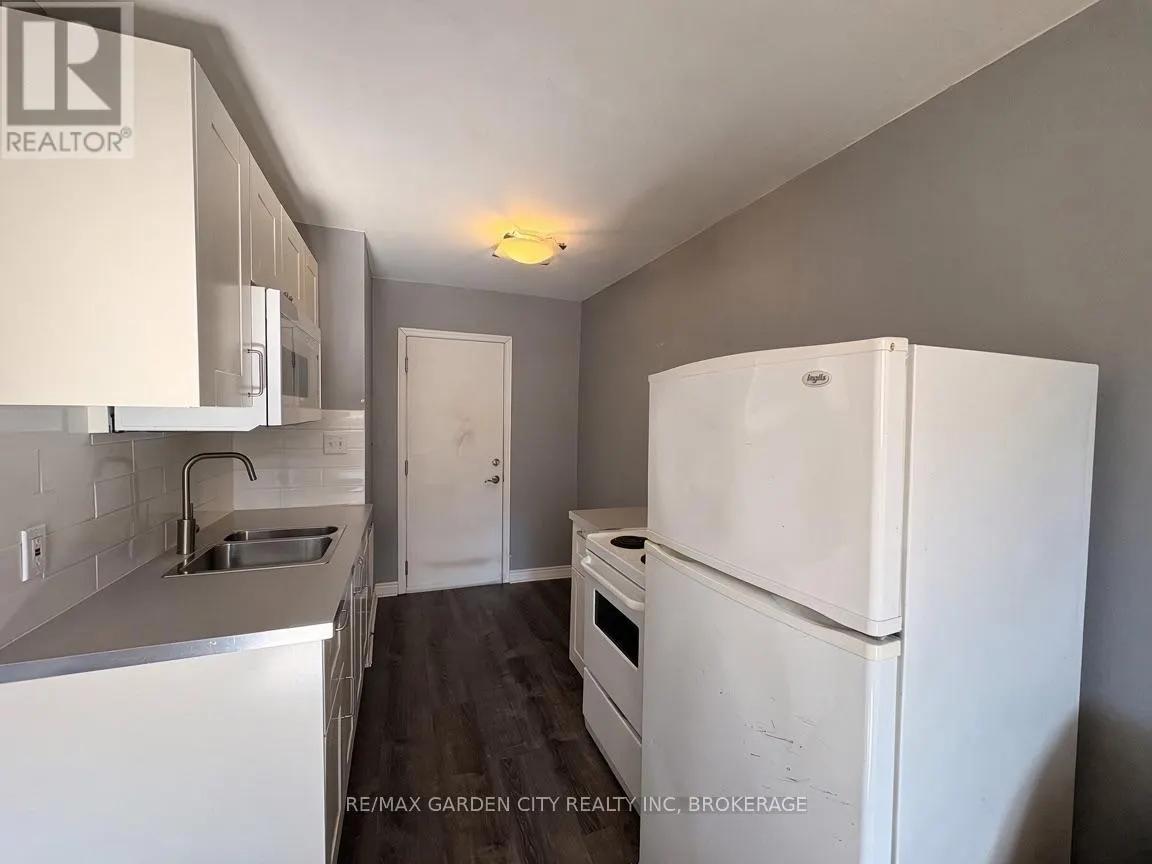 6 - 1419 PELHAM STREET #6