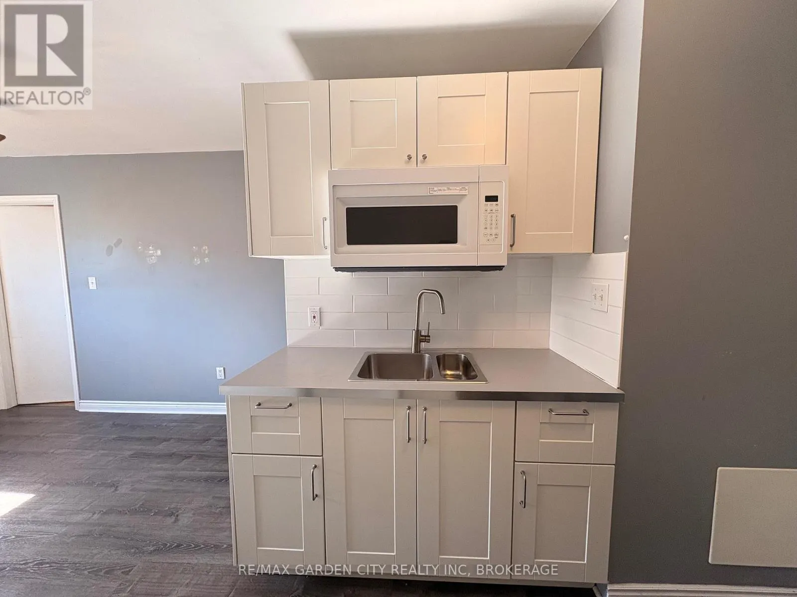 6 - 1419 PELHAM STREET #6