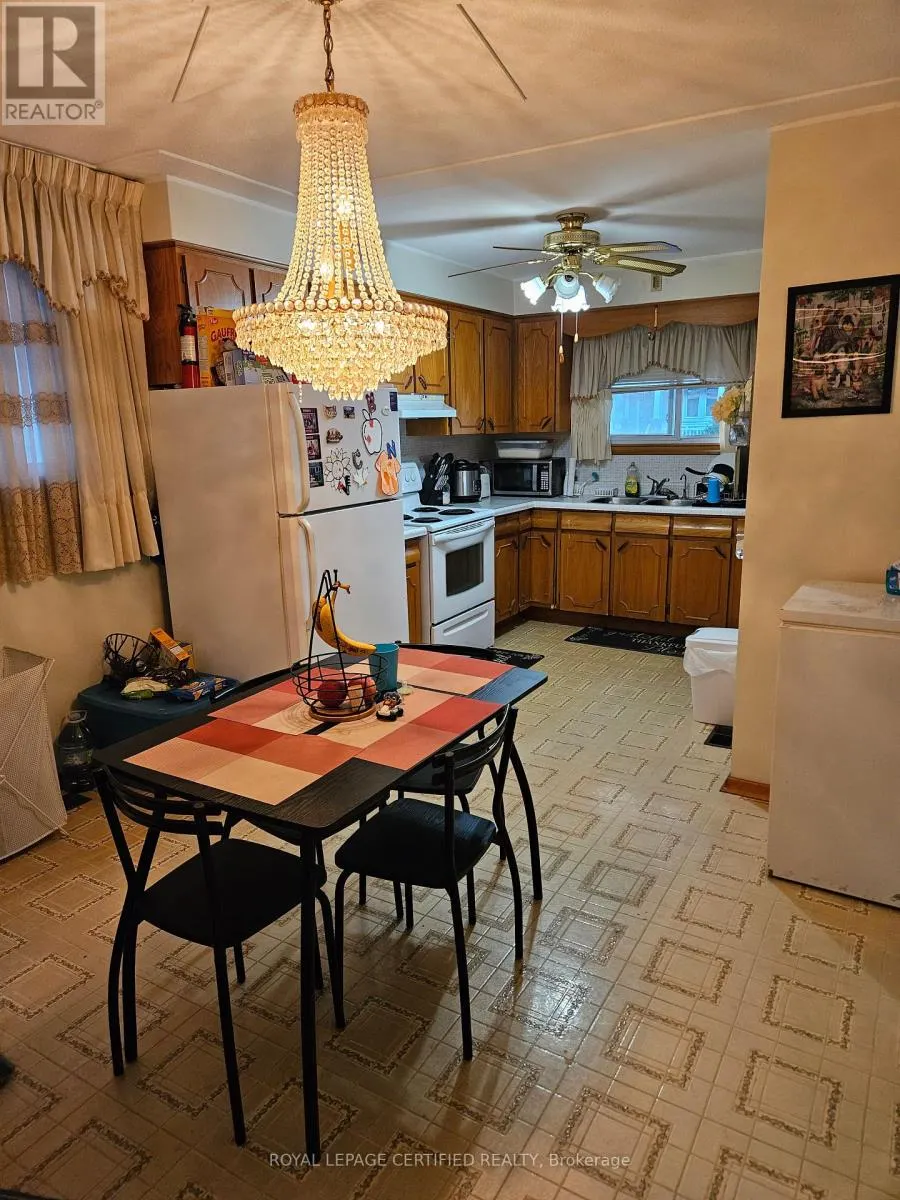 197 CRAIGROYSTON ROAD