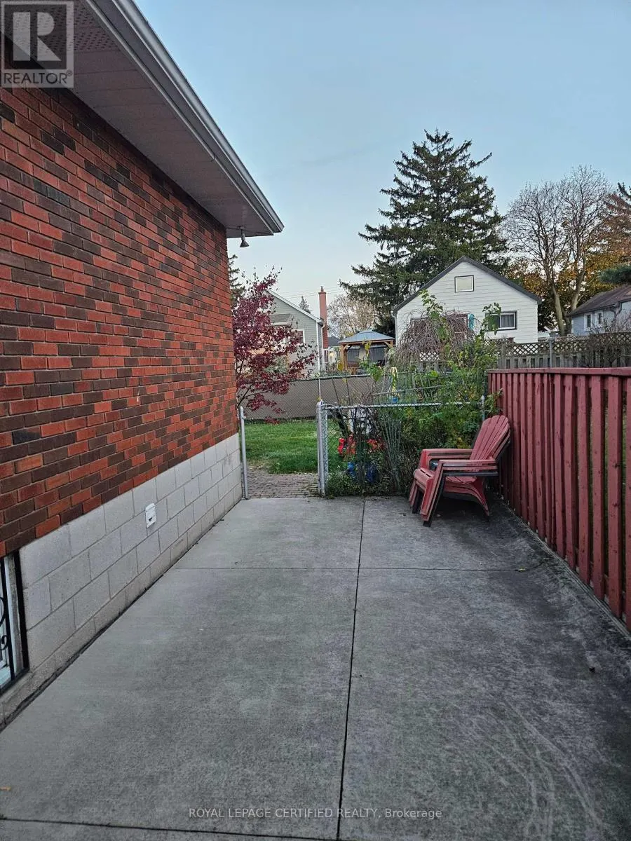 197 CRAIGROYSTON ROAD