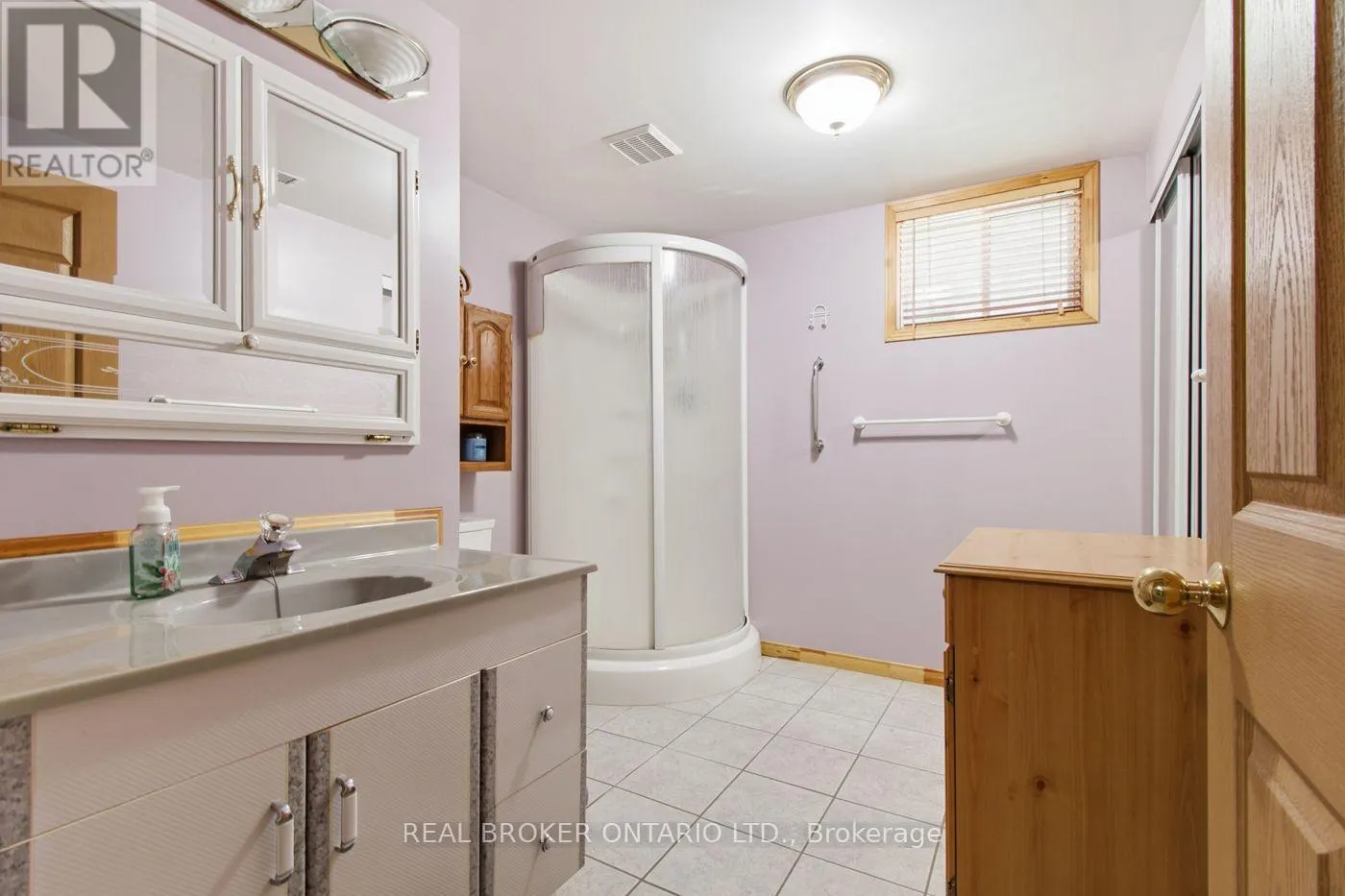 23 MADISON COURT W