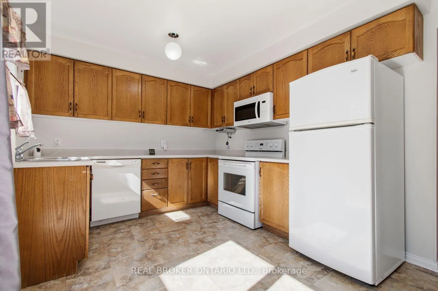 23 MADISON COURT W